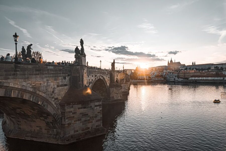Walking tour of Prague in french: Old Town & Charles Bridge - From Celetná to Týn Yard and the Ungelt area