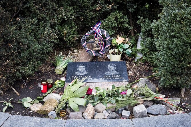 Wars and Totality History tour in Prague - Meeting Point at Na Příkopě, Then Ending at Národní