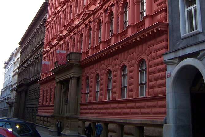 Wars and Totality History tour in Prague - Stop 1: Municipal House Area and the Independence Theme