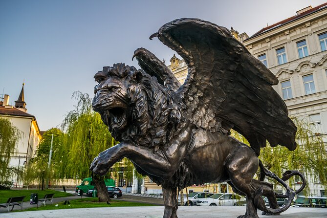 World War II History Tour of Prague's Old Town - Petschek Palace as a Gestapo Seat, Then Resistance at Wenceslas Square