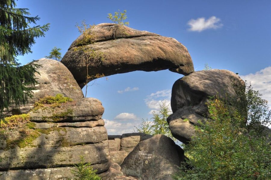 Wroclaw To Rock City in Adrspach Tour - Arriving at Adršpach: stepping into the rock labyrinth
